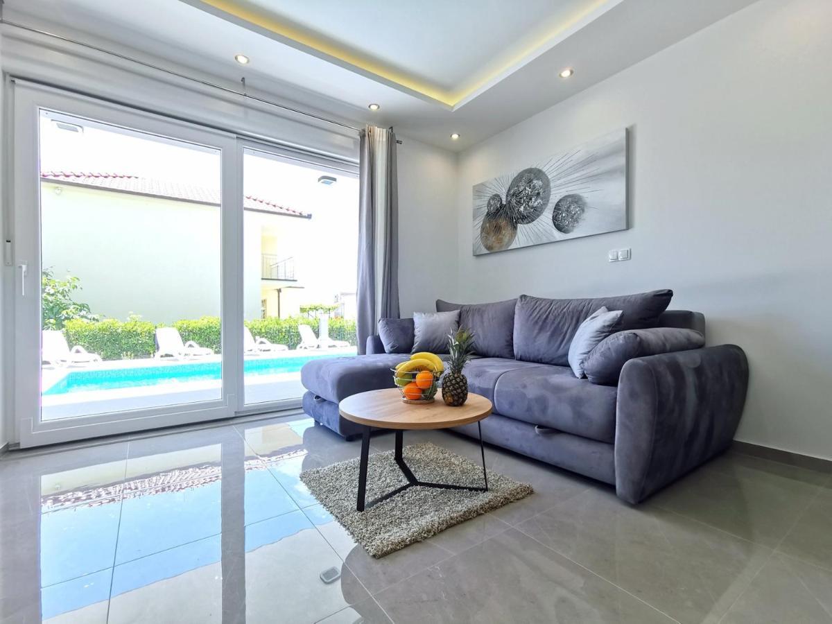 Seka Apartments With A Pool คาชเตลา ภายนอก รูปภาพ