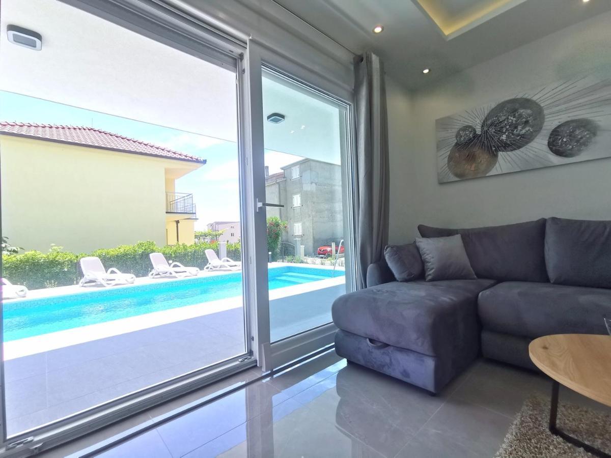 Seka Apartments With A Pool คาชเตลา ภายนอก รูปภาพ