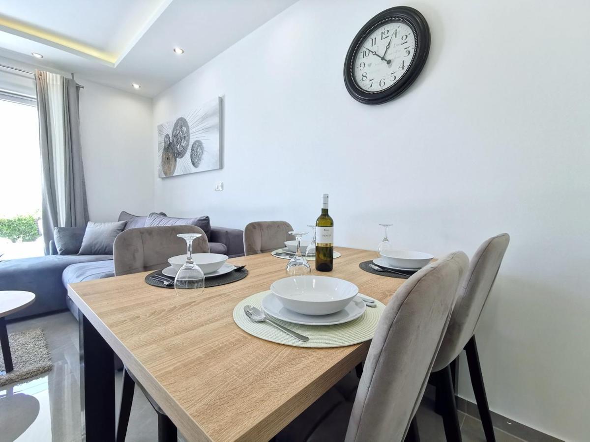 Seka Apartments With A Pool คาชเตลา ภายนอก รูปภาพ