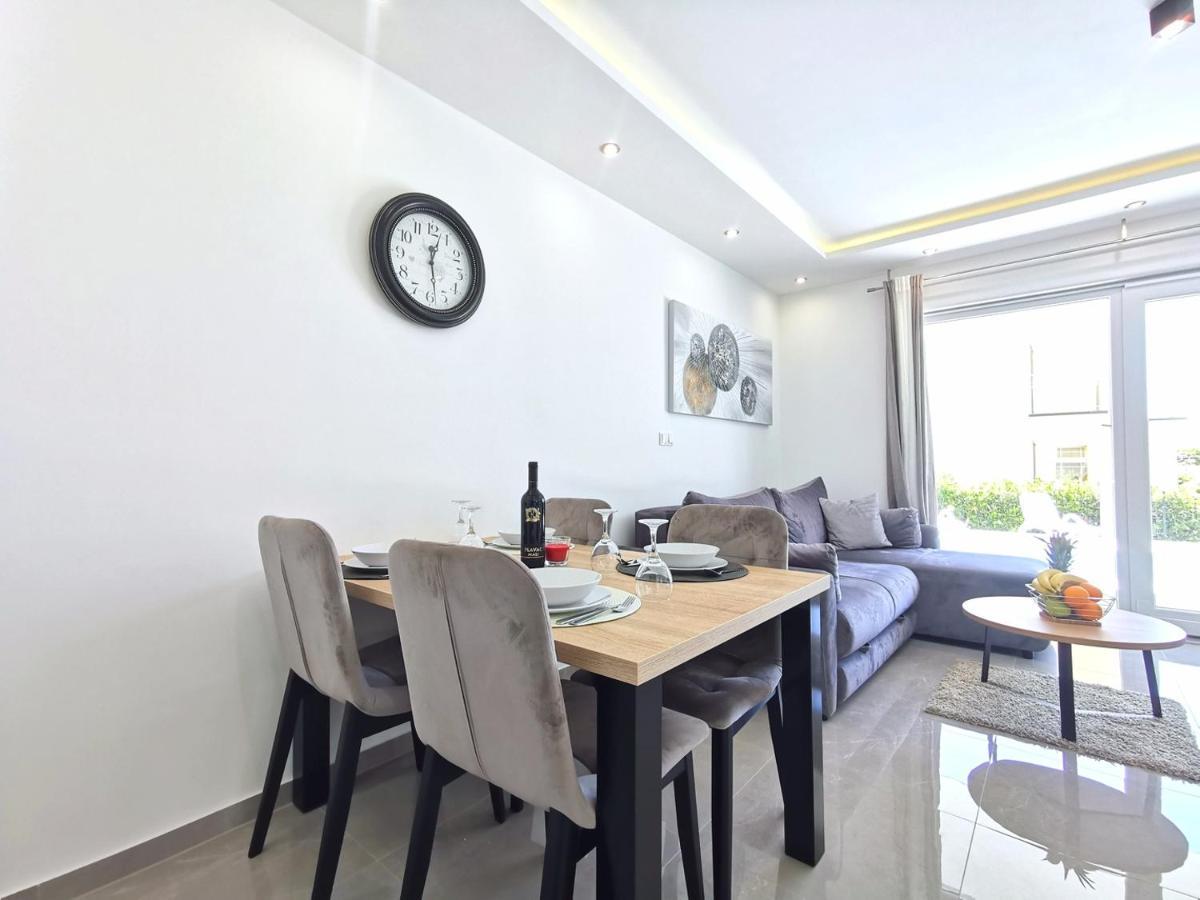 Seka Apartments With A Pool คาชเตลา ภายนอก รูปภาพ