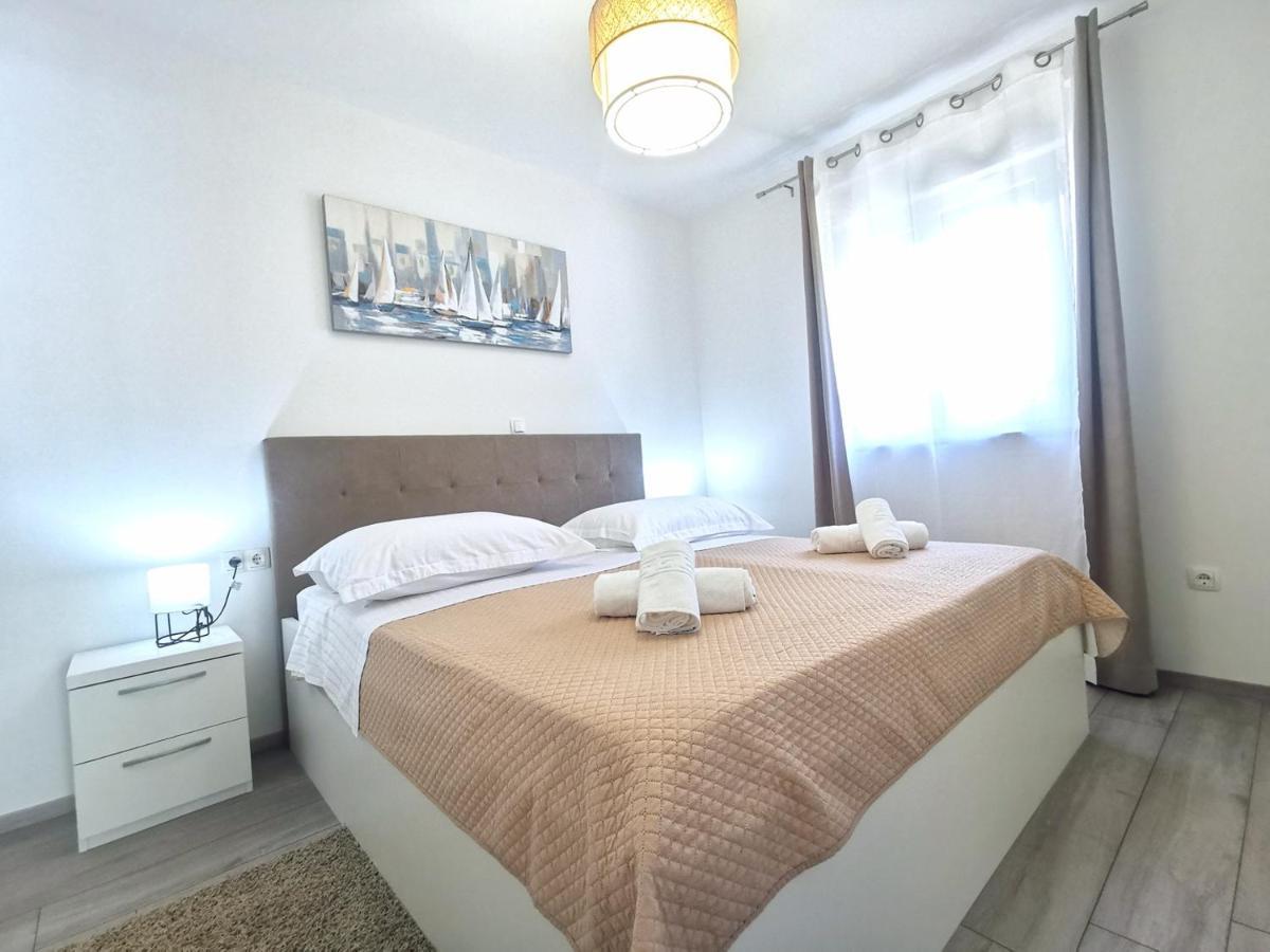 Seka Apartments With A Pool คาชเตลา ภายนอก รูปภาพ