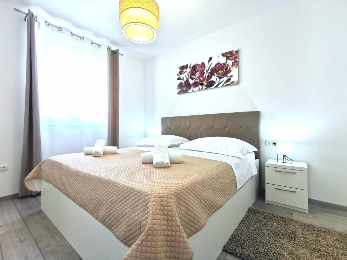 Seka Apartments With A Pool คาชเตลา ภายนอก รูปภาพ